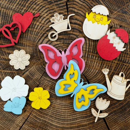 FRÜHLINGS HOLZFIGUREN